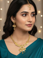 Avyan Gold Necklace Set