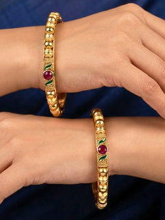 Close-up of an a women wearing ornate traditional (Gold Polish) White Bangles Set. It’s comfortable and lightweight enough for everyday wear, and it also looks absolutely beautiful and elegant. The design is stylish, the finish is impressive, and it feels really pleasant to wear all day.