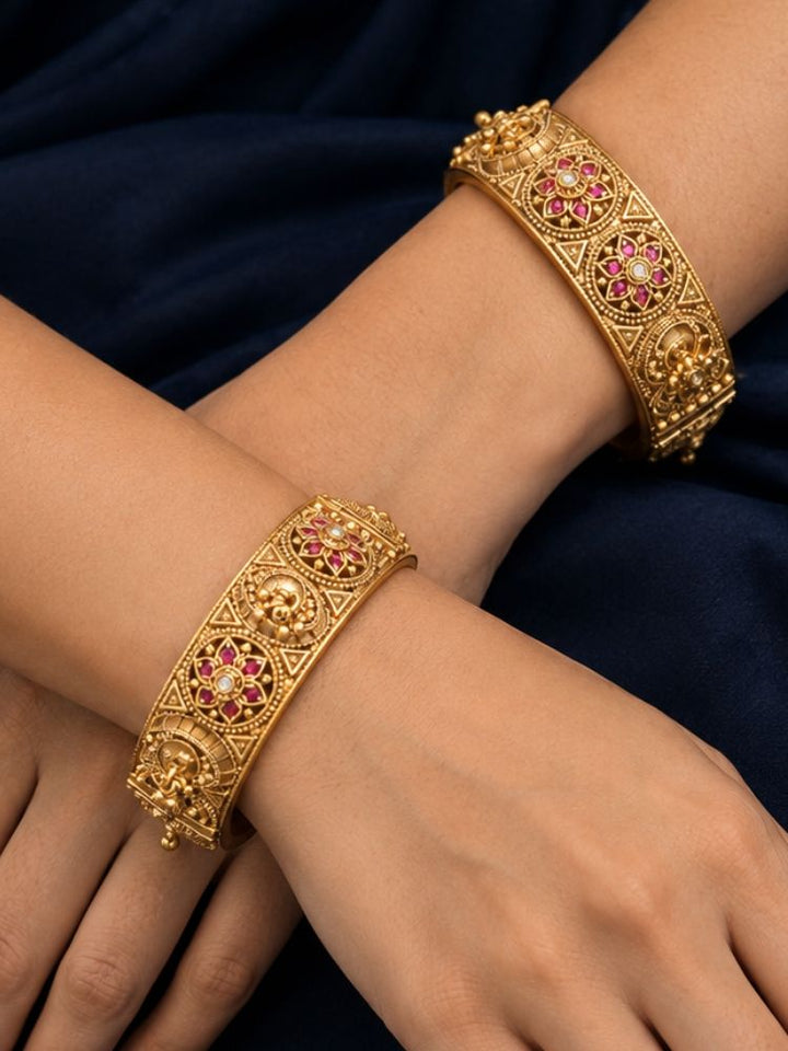 Rehmat Bangle Set