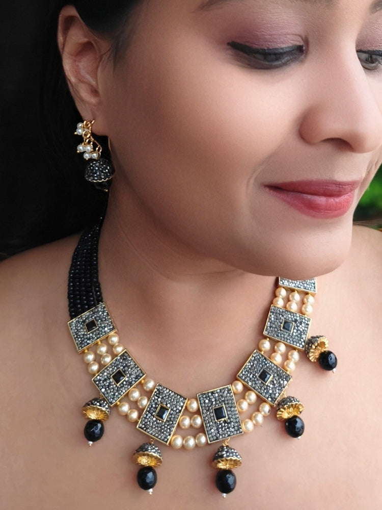 Anahita Black Necklace Set