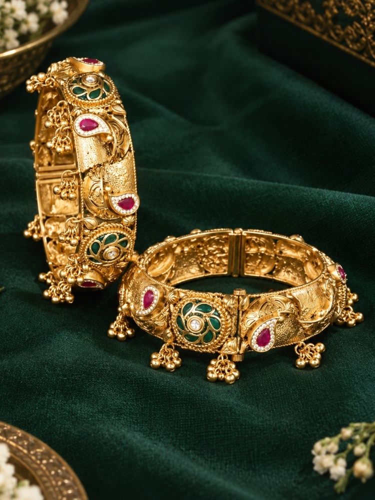 Maitreyi Bangle set