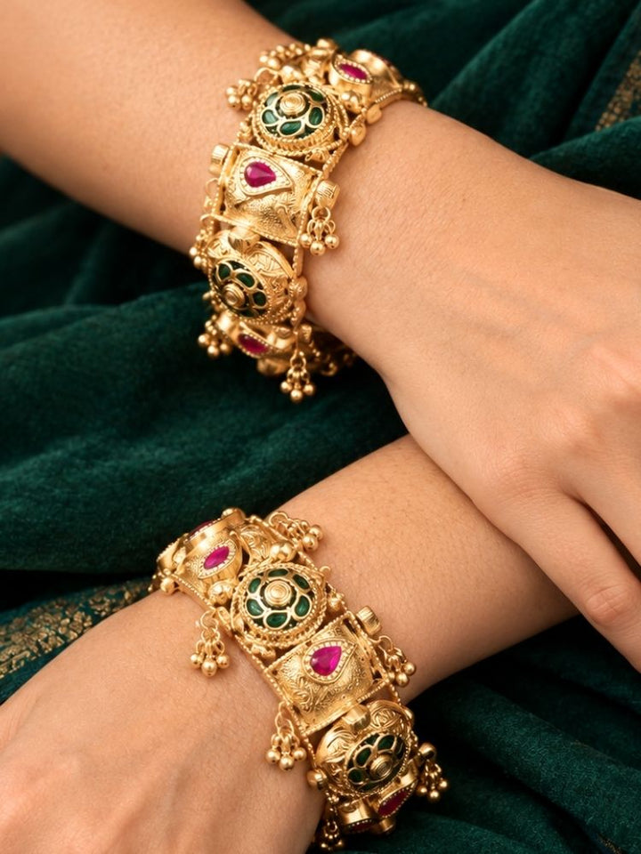 Maitreyi Bangle set