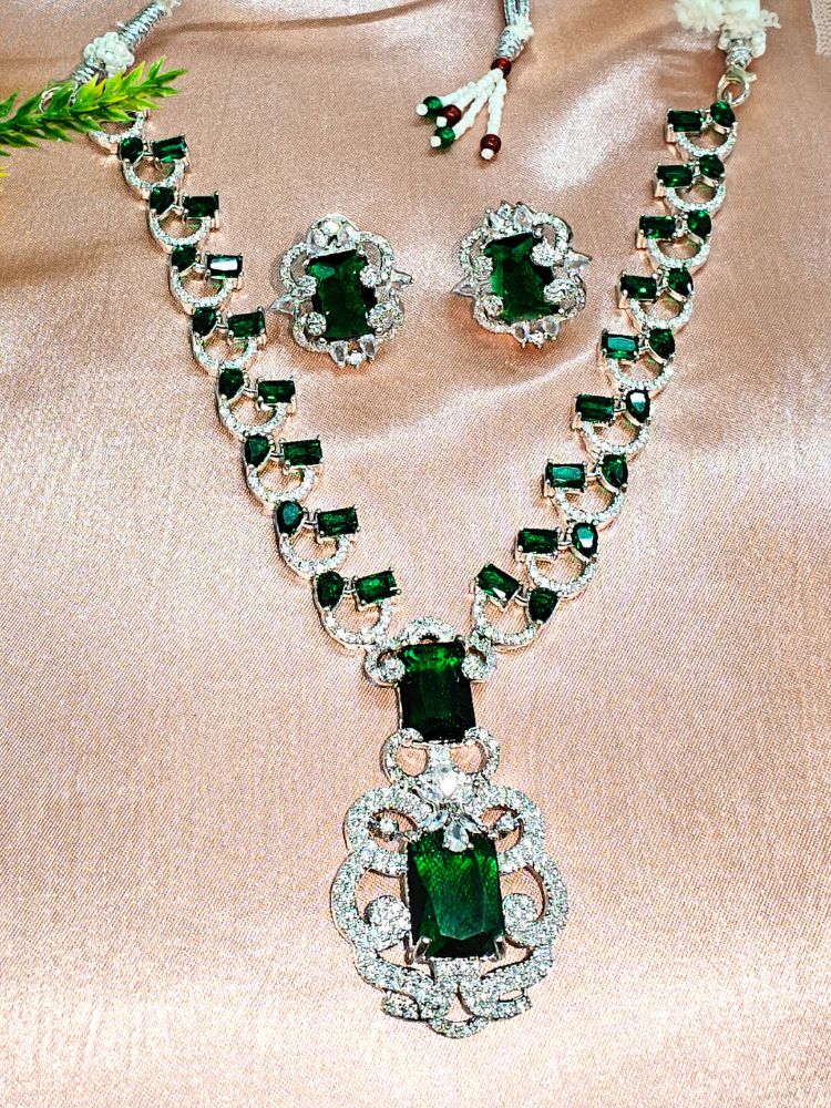 Neeta Necklace Set