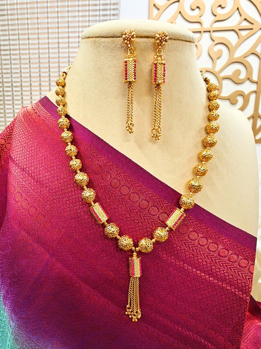 Aradhana Necklace Set