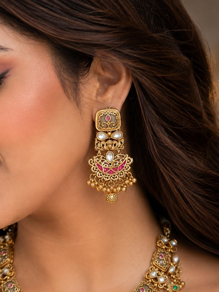 Rajasabhika Necklace Set