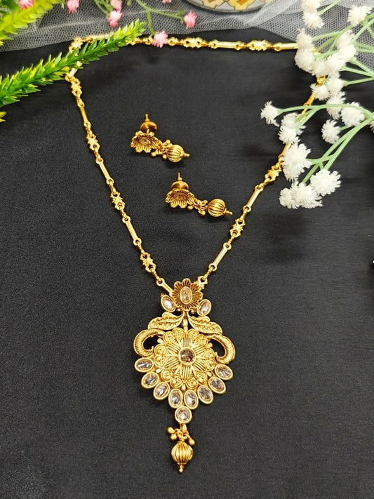 Maithili Pendant Set