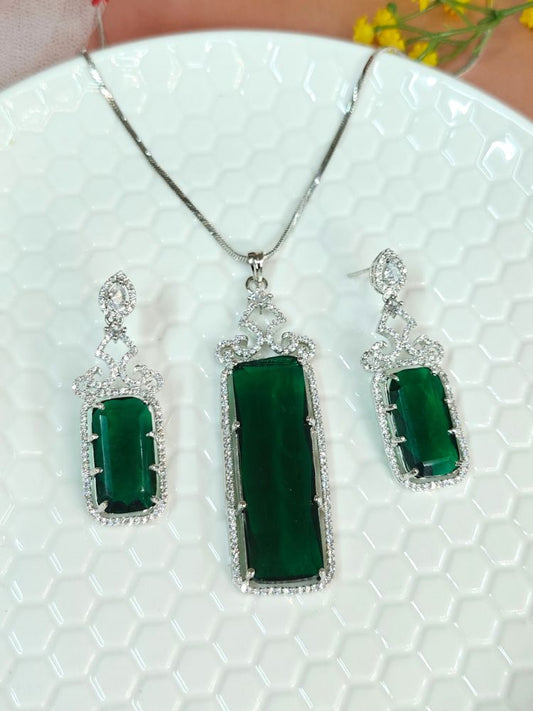 Zendaya Pendant Set