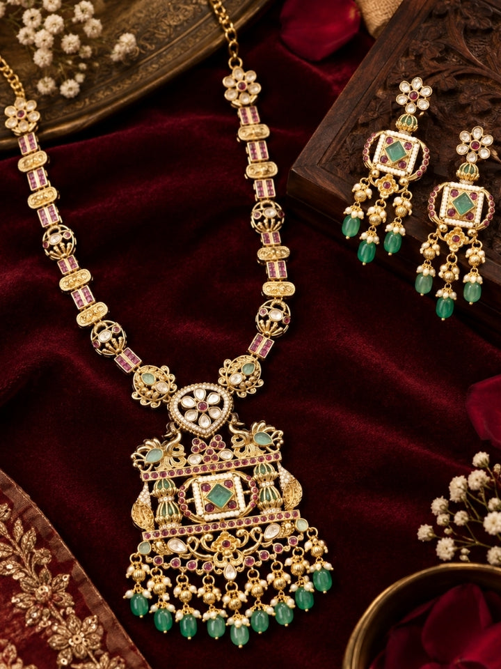 Vapika Necklace Set