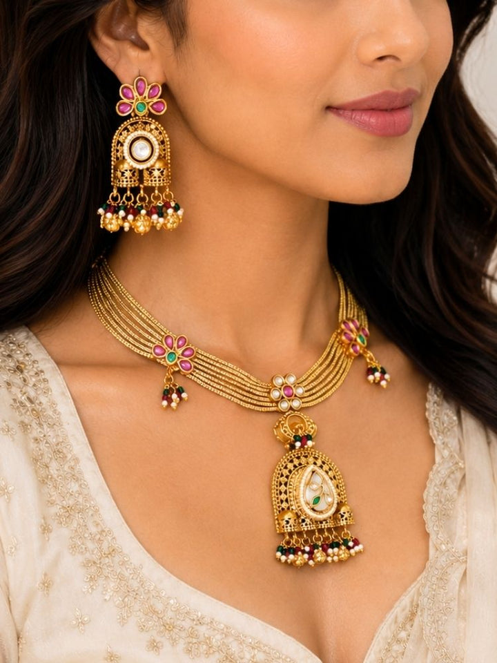 Zilaan Gold Necklace Set