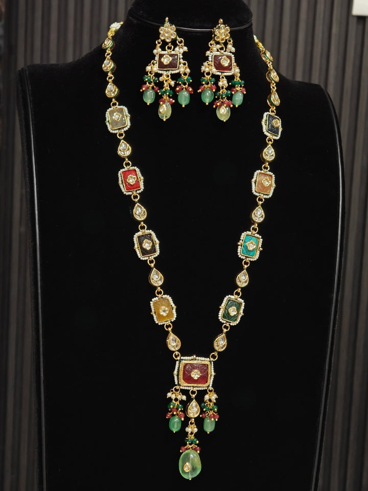 Vyomkesha Necklace Set