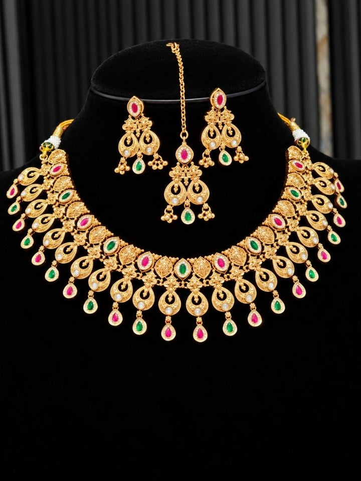 Tanvangi Necklace Set