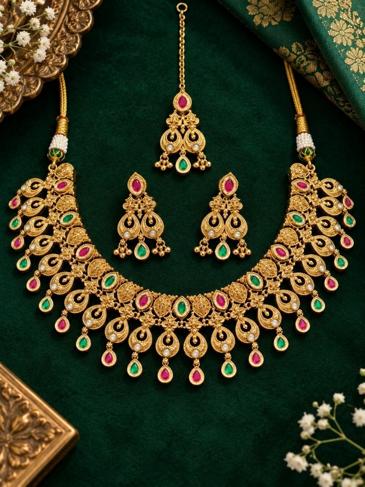 Tanvangi Necklace Set