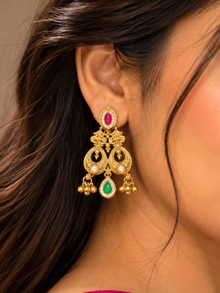 Tanvangi Necklace Set