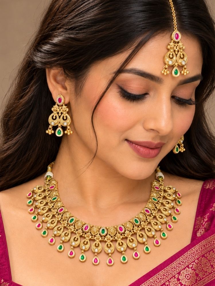 Tanvangi Necklace Set