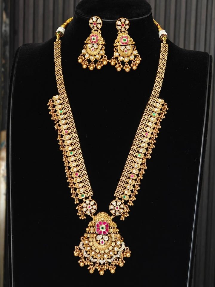 Indivara Necklace Set