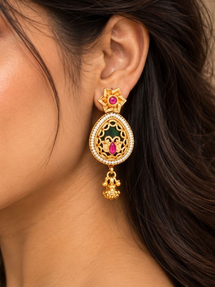 Reyva Necklace Set