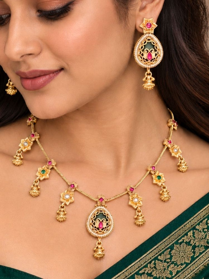 Reyva Necklace Set