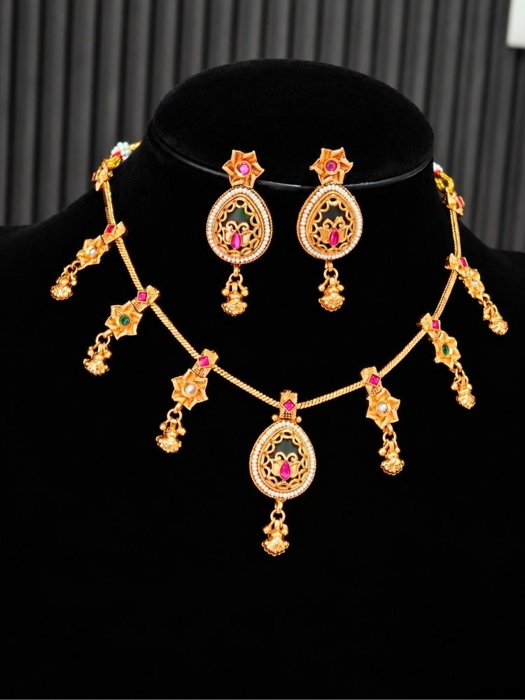Reyva Necklace Set