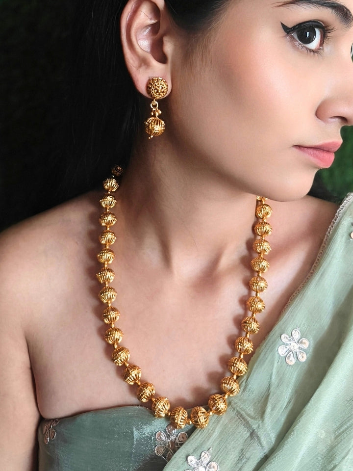 Parinita Necklace Set