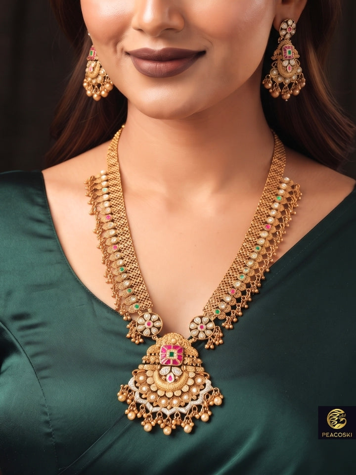 Indivara Necklace Set