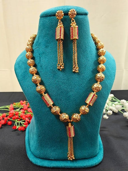 Aradhana Necklace Set