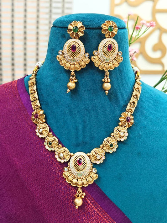 Siya Necklace Set