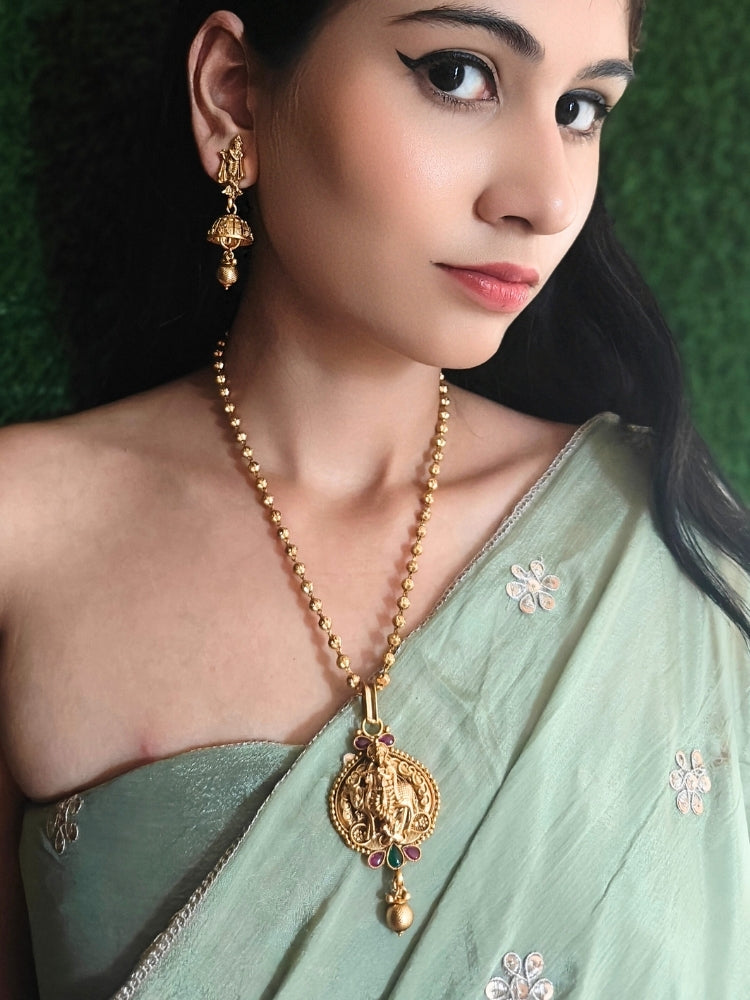 Vasudha Pendant Set