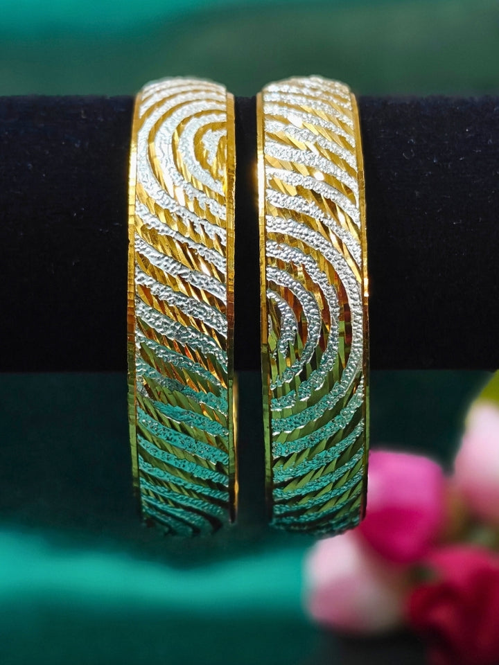 Yukira Bangles - Set of 2 (Size 2.8)