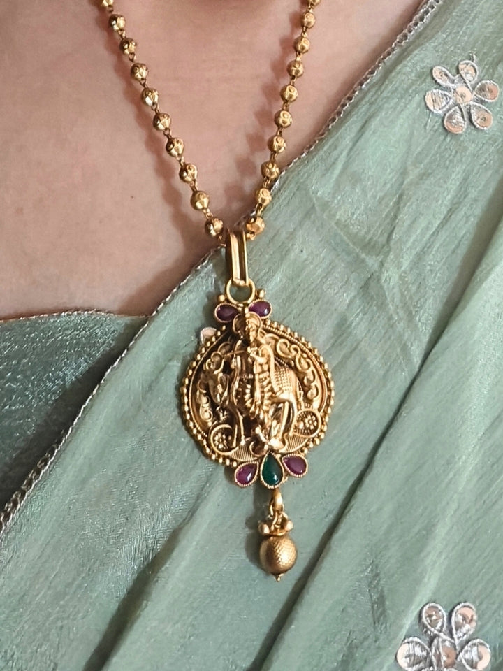 Vasudha Pendant Set