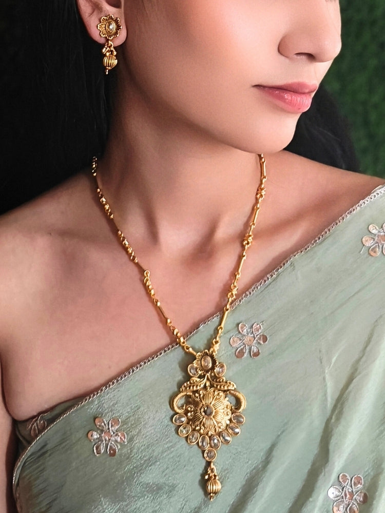 Maithili Pendant Set
