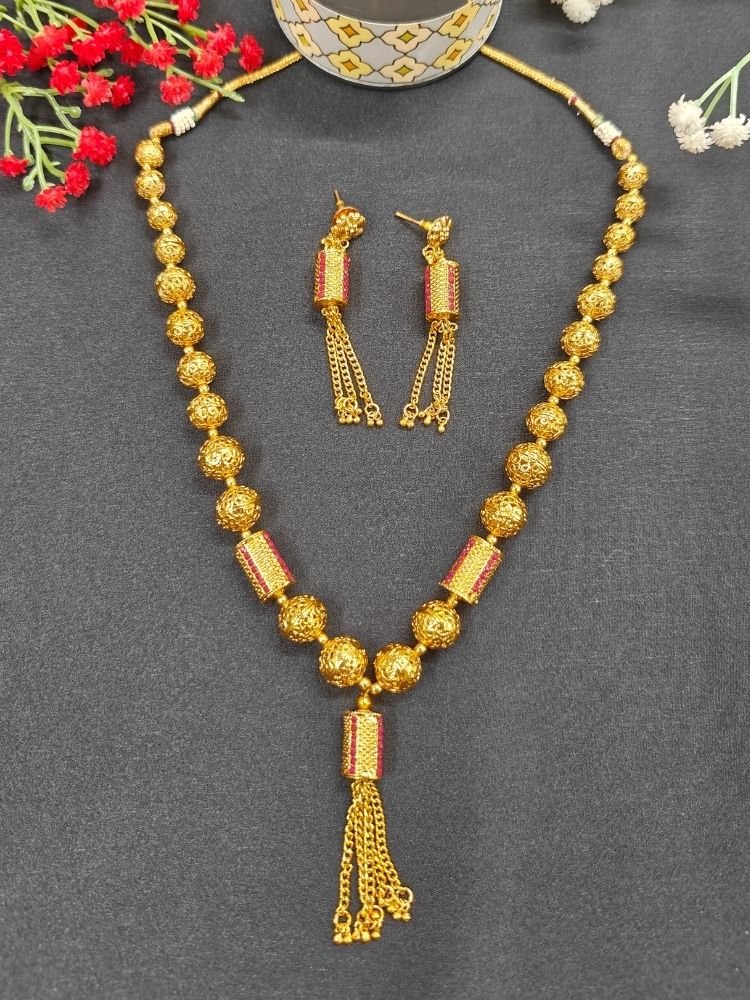 Aradhana Necklace Set