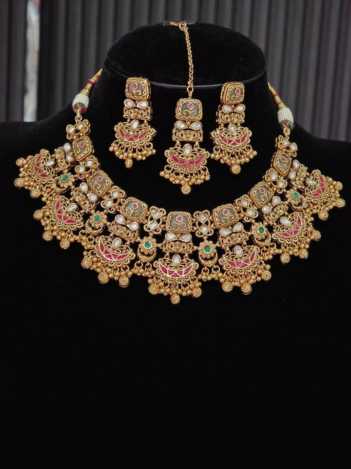 Rajasabhika Necklace Set