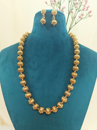 Parinita Necklace Set