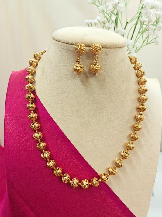 Parinita Necklace Set