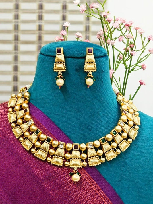 Red & Green Sheela Necklace Set