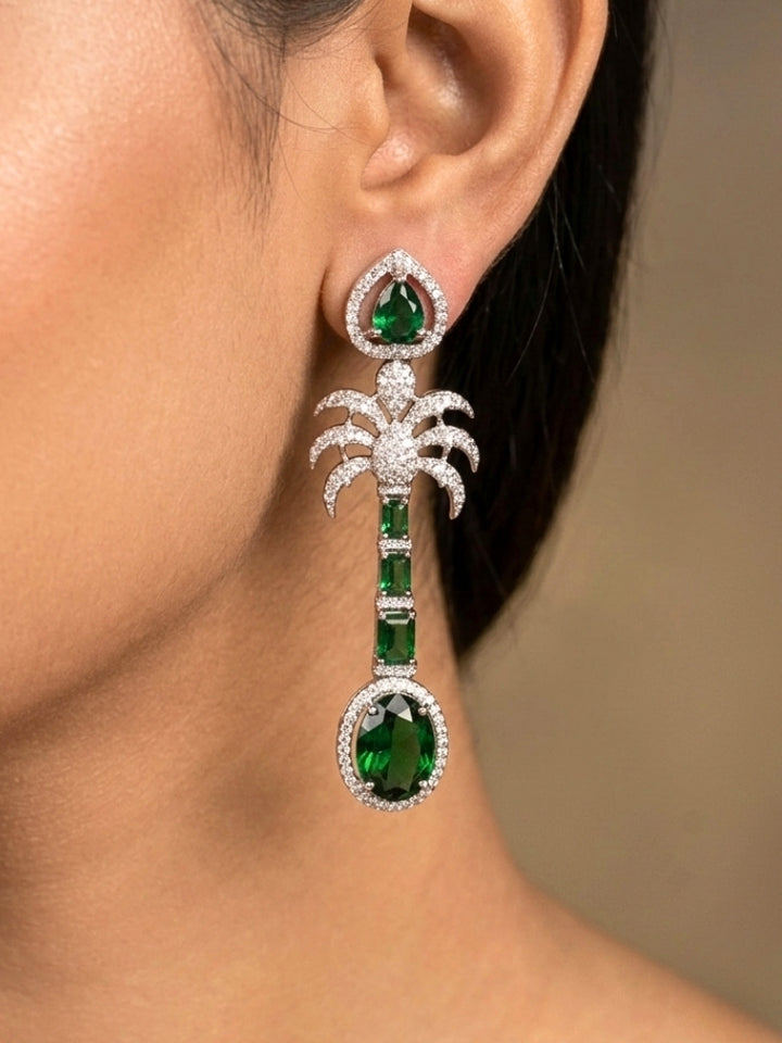 Close-up of a woman wearing an ornate Western (Silver Polish) Collar jewellery set and earrings with American Diamond and Green Colored Stones. Party wear outfit completed with a lightweight American diamond necklace. Model wearing a lightweight American diamond necklace perfect for long wedding functions.
Close-up of a bridal look featuring an anti-tarnish American diamond artificial necklace.