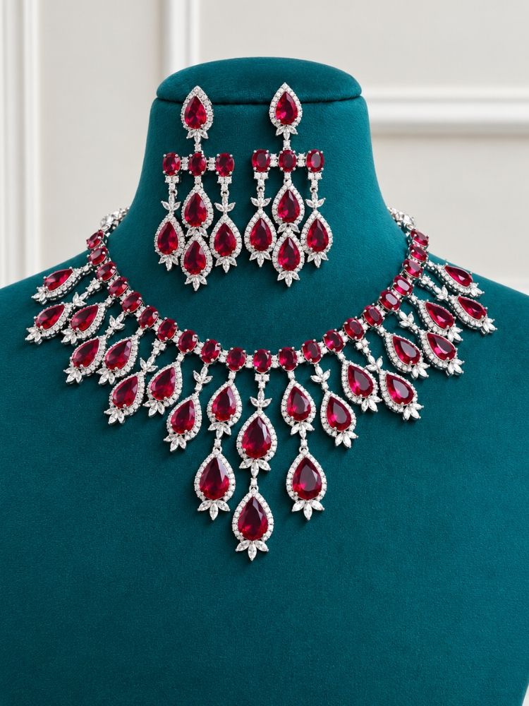 Pemberley Red Necklace Set