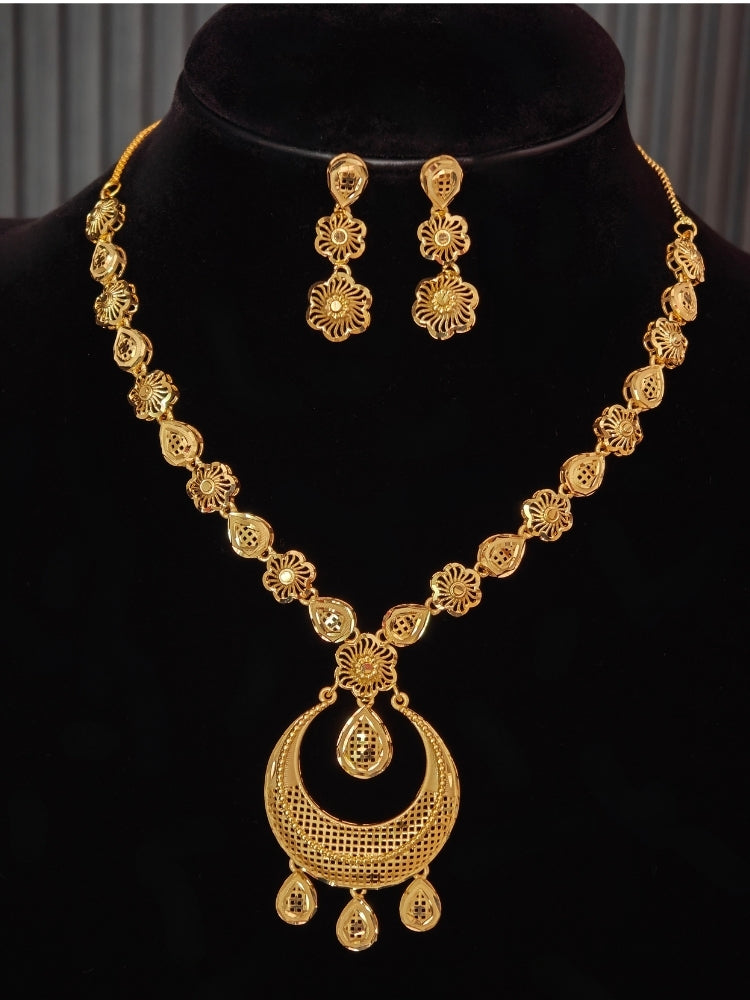 Hemakirti Necklace Set