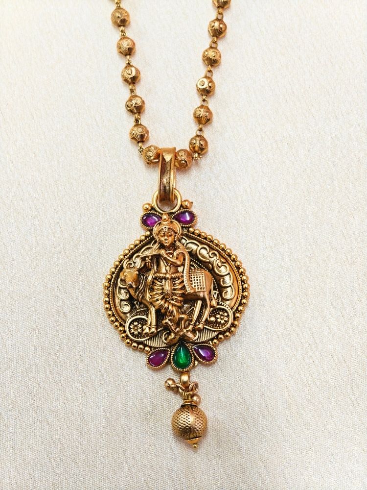 Vasudha Pendant Set