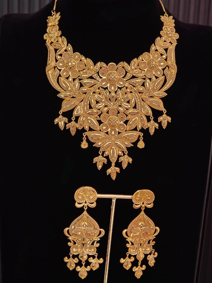 Lataveethi Necklace Set