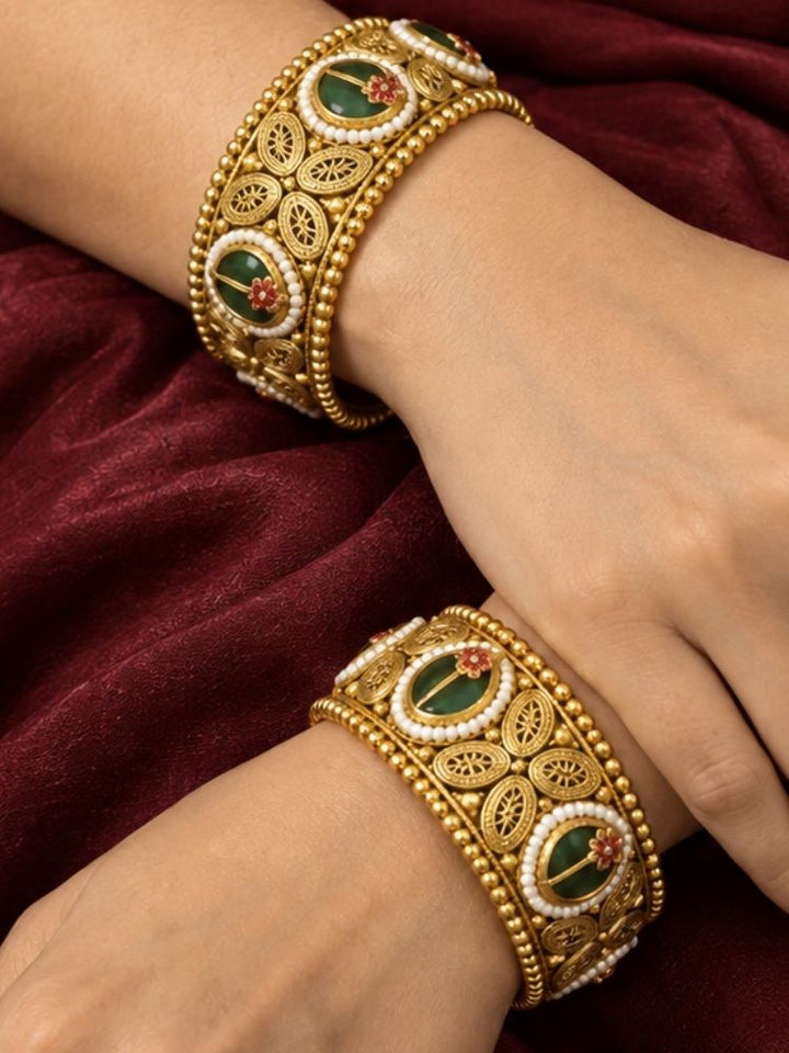 Taalapatra Bangle Set