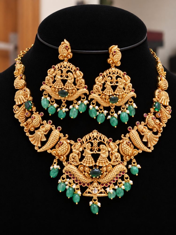 Kantimati Gold Green Necklace Set