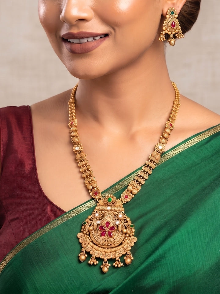 Mahnoor Necklace Set