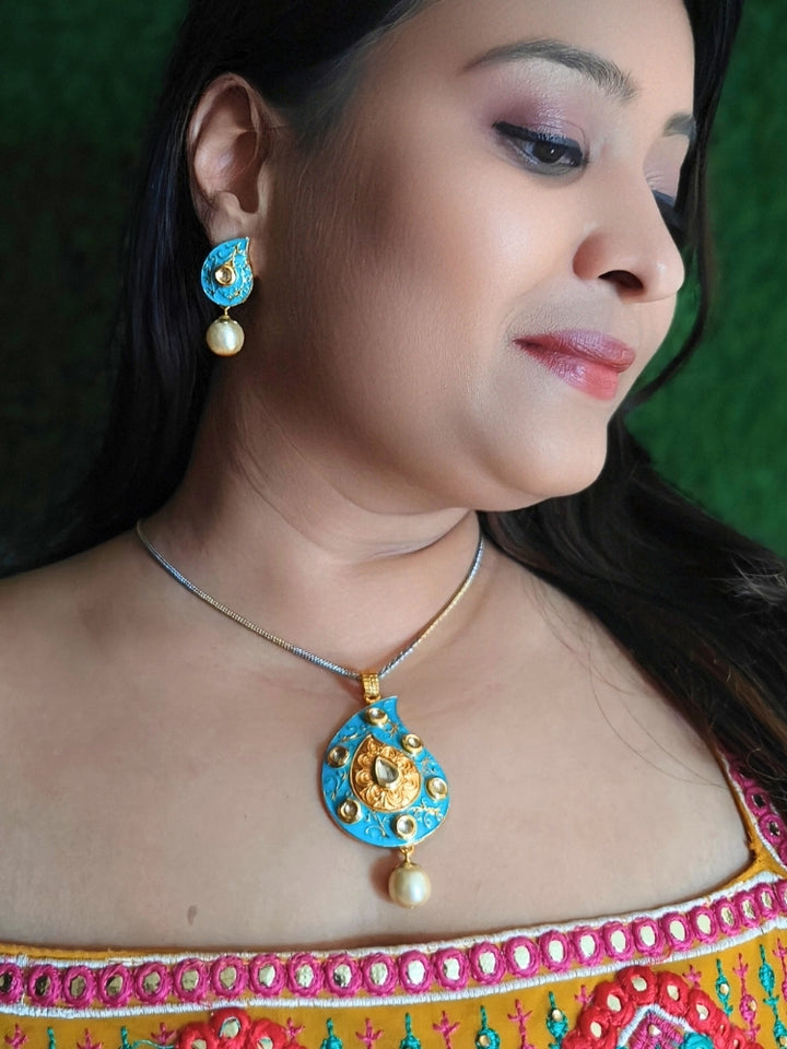 Iravya Pendant Set