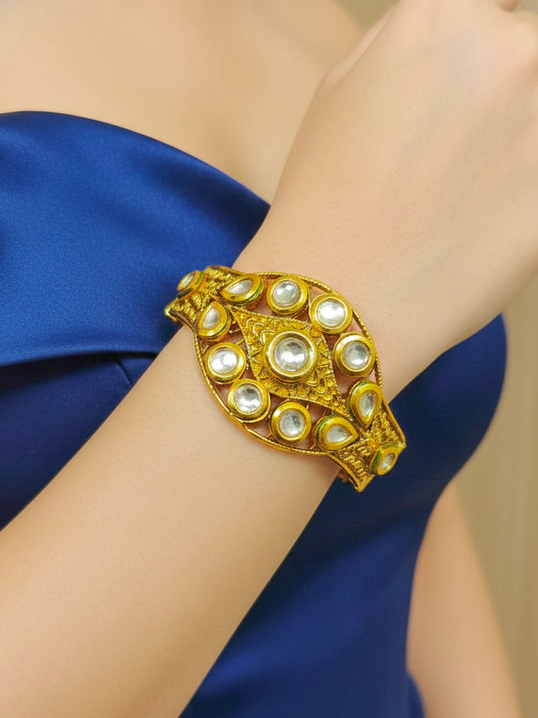 Close-up of a woman wearing an ornate traditional (Gold Polish) Bracelet with Kundan. Close-up of a high-quality imitation Kundan bracelet for festive wear. Wedding guest wearing a minimal artificial Kundan bracelet. Perfect for Wedding function and Festive.