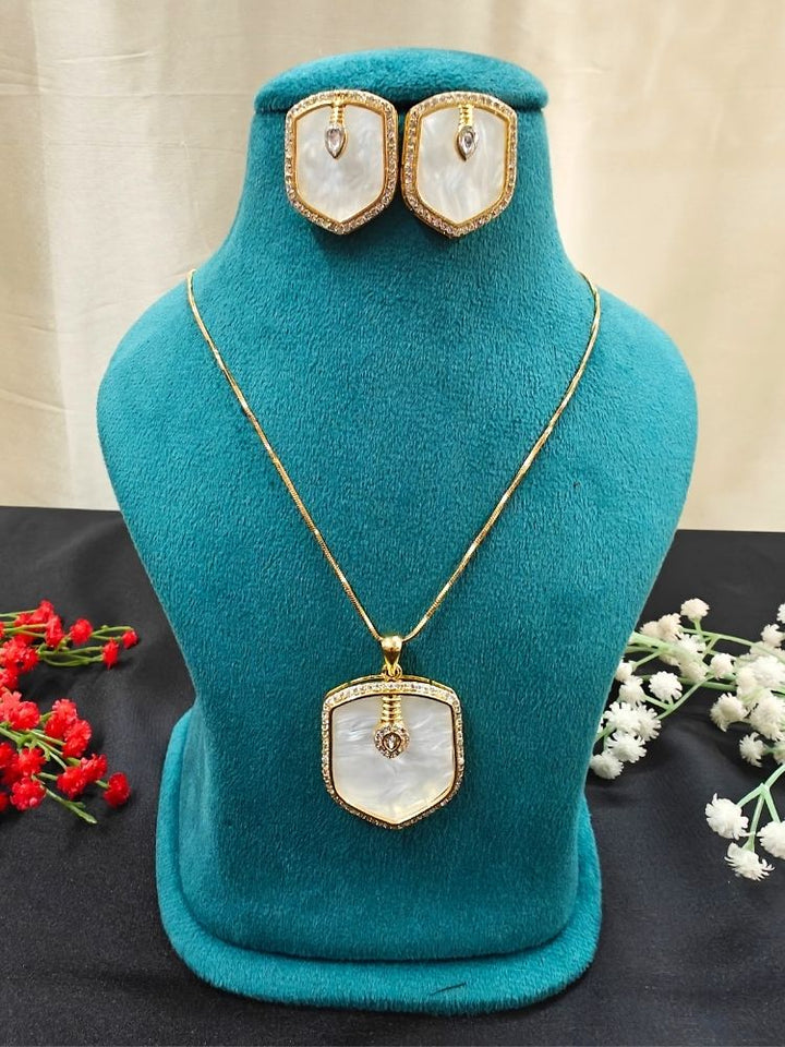 Close-up of an ornate Indo-Western (Gold Polish) White Diamond Pendant Set with American Diamond, Monalisa Stone and Kundan. Festive Diwali outfit styled with an American diamond artificial Pendant. Reception-ready look featuring a statement American diamond Pendant set.