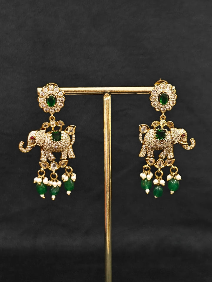 Close-up of an ornate traditional Dark Green (Mehendi gold Polish) Choker Diamond jewellery set and earrings with American Diamond, Colored Stone and Pearls. Elegant festive look with a high-quality imitation American diamond necklace set. A luxury American diamond necklace set styled beautifully for a wedding guest look in India.