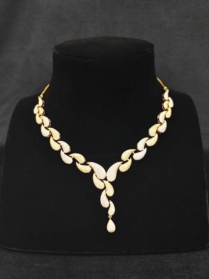 A luxurious artificial diamond necklace with matching earrings, perfect for high-profile wedding receptions and formal galas. This high-end artificial diamond jewelry set combines style, elegance, and affordability for special occasions.