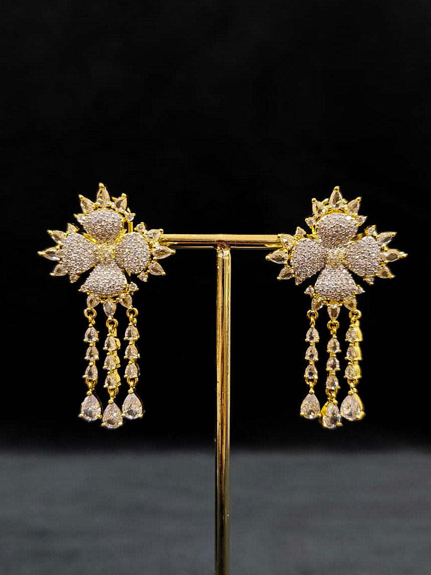 A glamorous artificial diamond necklace paired with chic earrings and maangtikka, perfect for bridal wear. This high-quality artificial diamond jewelry set. Close-up of a cocktail party look featuring a premium American diamond necklace.