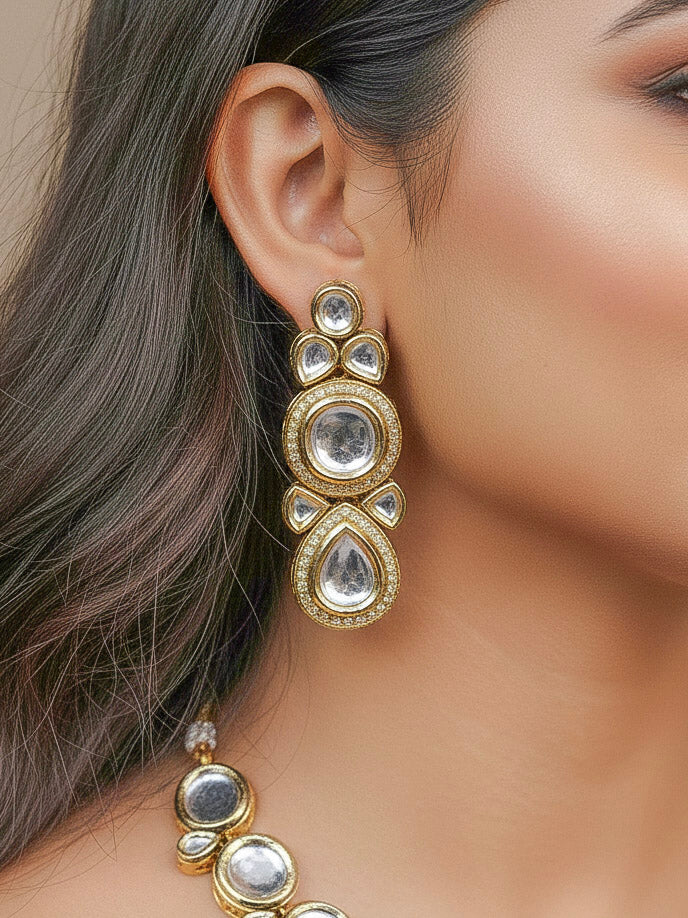 Close-up of a woman wearing an ornate traditional (Gold Polish) White Collar jewellery set and earrings and maangtikka with Kundan and American Diamonds. Woman wearing trending Kundan artificial jewelry for wedding season in India. Bride wearing a royal Kundan artificial necklace for wedding rituals.
